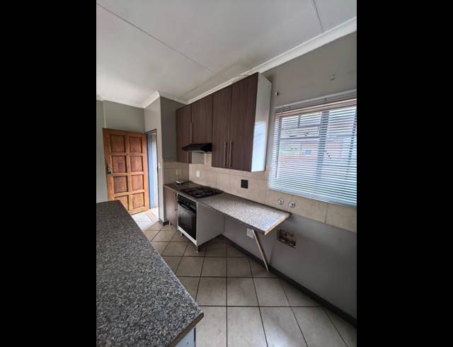 3 BEDROOM TOWNHOUSE FOR SALE IN MONAVONI